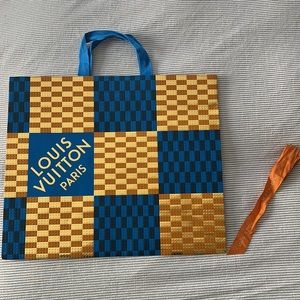 2022 Louis Vuitton Limited Edition Holiday Shopping Bag + Ribbon